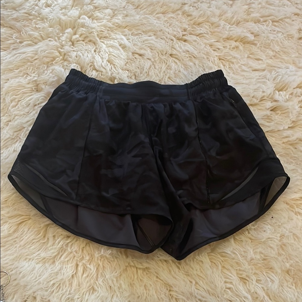 Lululemon Hottie Hot shorts. Size 6T, 4”
Inseam, camo